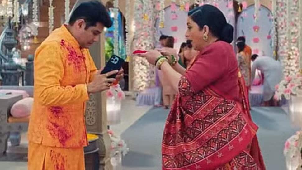 Kyunki saas bhi kabhi bahu thi 2: smriti Irani, Amar Upadhyay Recreate Viral Tulsi-Myhir ICONIC Scene after 2 Decades | Television News